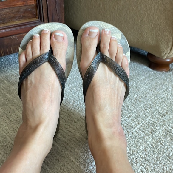 Like NEW Havaianas Gray Camo Flip Flops, Thongs, Grey Havaianas, size 6 - Picture 8 of 10